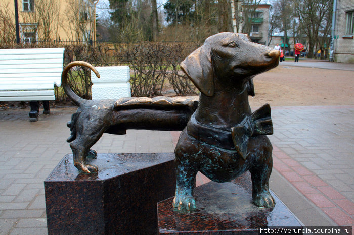 Современная городская скульптура на пр. Ленина — такса. Зеленогорск, Россия
