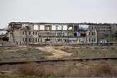 Раньше на территории космодрома было несколько гостиниц, жилые дома, сейчас всё разрушено.