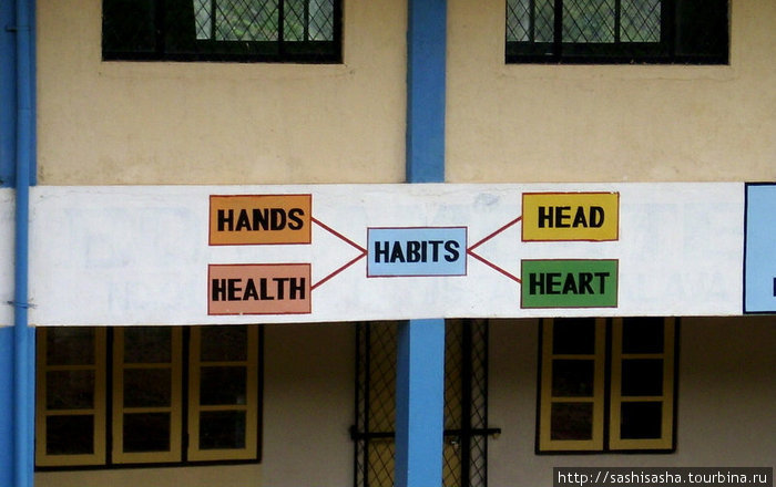 Школа рядом с плантациями. Хапутале, Шри-Ланка