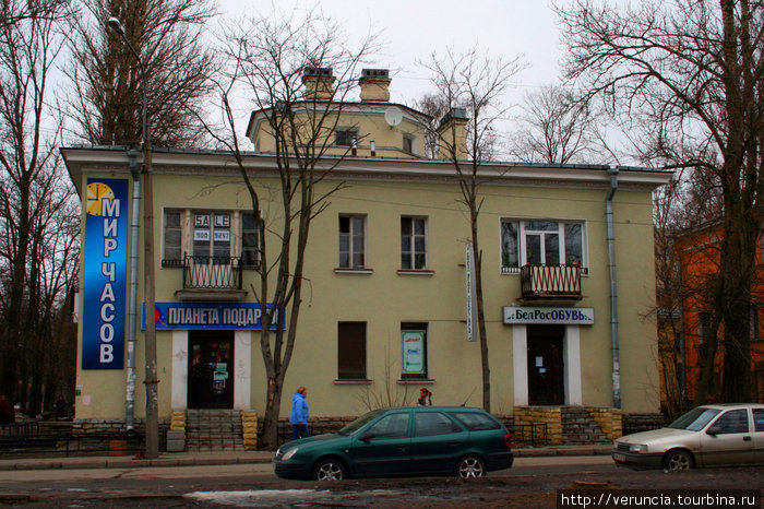 Типичный довоенный дом, каких много возле метро. Санкт-Петербург, Россия