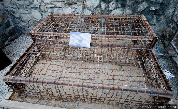 клетки в котрых держали пленных вьетнамцев Хошимин, Вьетнам