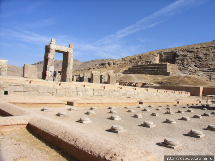Дворец Ксеркса с малыми колоннами Провинция Фарс, Иран