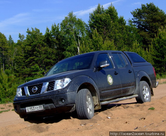 Наша машина – Nissan Navara 2,5 TDi(2008). На момент начала путешествия пробег – 9 800 км.

Машина специально никак не снаряжалась. Была только поставлена защита картера. Россия