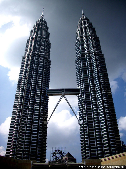 Башни днем. Куала-Лумпур, Малайзия