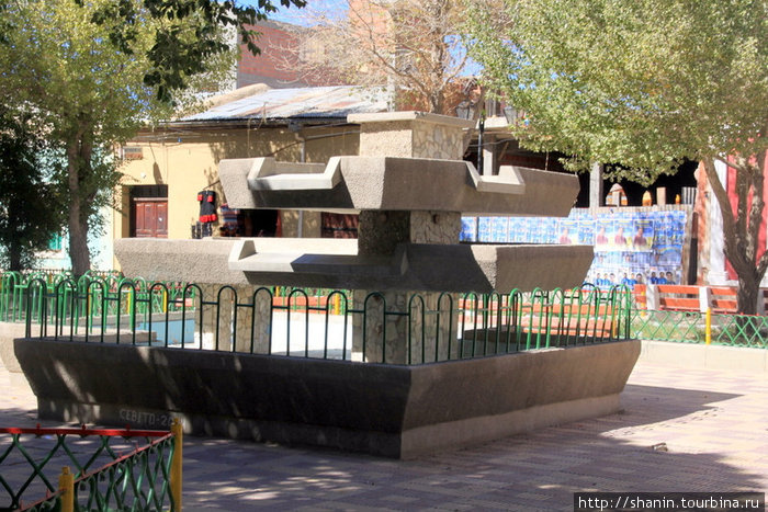 Недействующий фонтан Уюни, Боливия