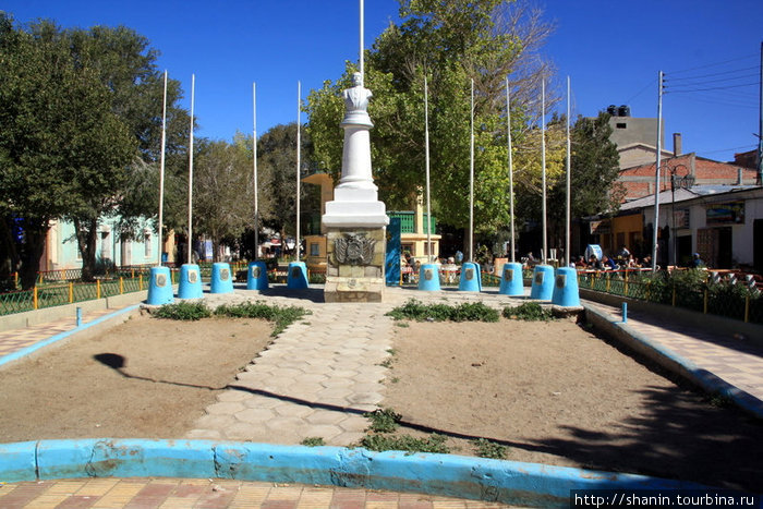 Памятник в Уюни Уюни, Боливия