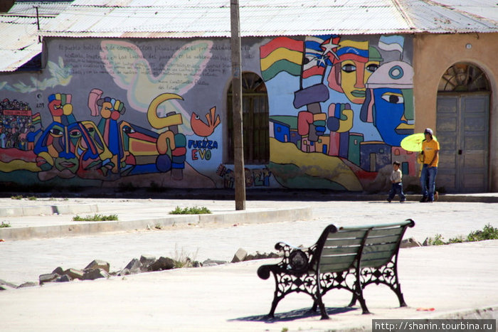 Народное творчество на стене дома Уюни, Боливия