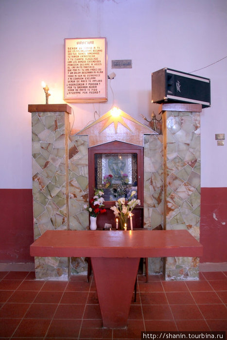 Алтарь в церкви Уюни, Боливия