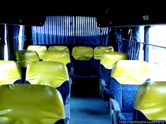 На тот момент это был самый комфортабельный автобус, особенно приятно было сидеть на одном сидении без соседей.