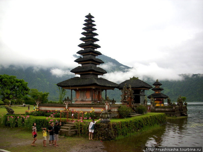 Храм Улун Дану. Бали, Индонезия