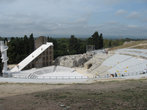 древнегреческий театр готовят для спектакля