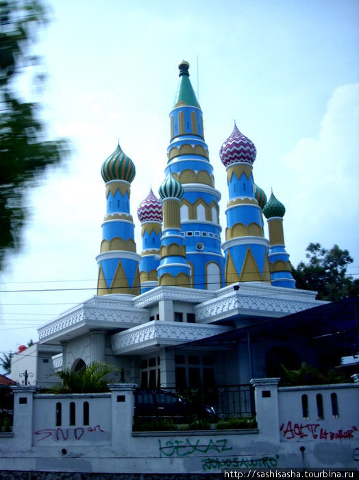 По-моему эта мечеть откровенный плагиат! Джокьякарта, Индонезия