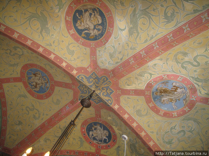 В каждом зале потолочная роспись имеет свой неповторимый дизайн и рисунок ... Кохем, Германия