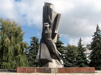Памятник напротив ДК.