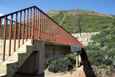 Мост у основания холма