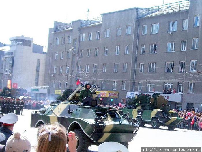 Военная техника на праздничном марше. Новосибирск, Россия