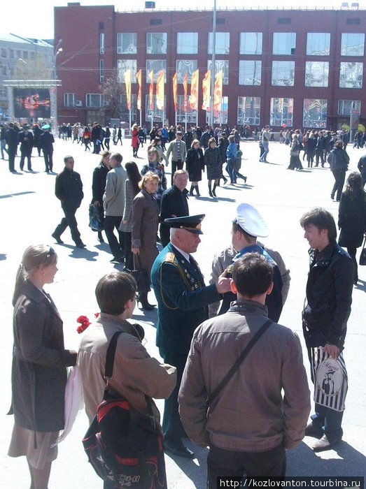 Встреча поколений после парада. Новосибирск, Россия