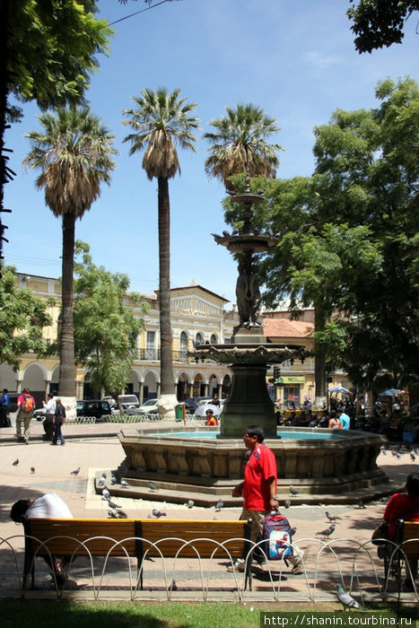 Центральная площадь — она же городской парк Кочабамба, Боливия