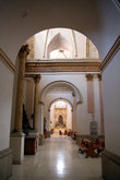 Анфилада арок в кафедральном соборе