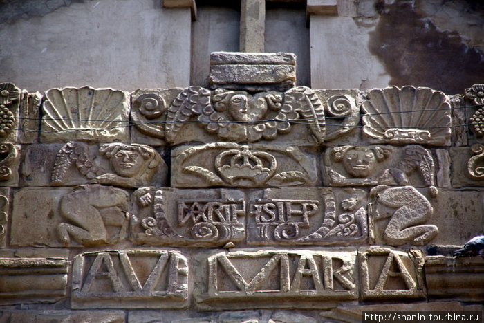 Резьба по камню — украшение собора Кочабамба, Боливия