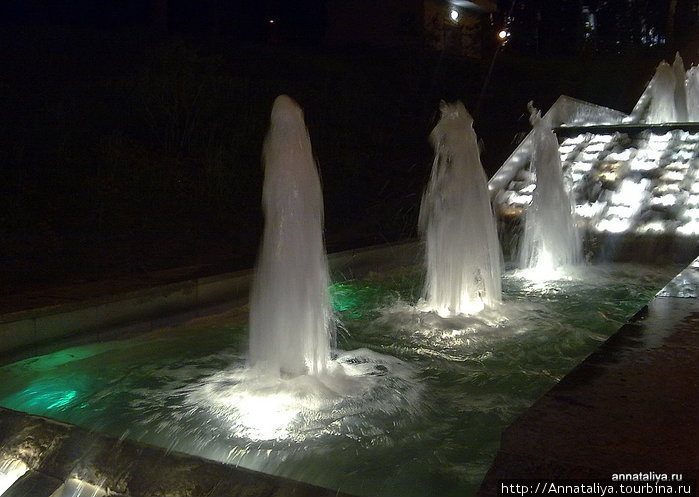 Каскадные фонтаны на спуске от Соборной площади Липецк, Россия