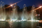 Светомузыкальный фонтан на площади Петра