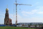 И, чтобы не заканчивать на грустном, предлагаю фотографию строящегося храма... Говорят, он будет подобен храму Спаса-на- Крови, что в С-Петербурге.
