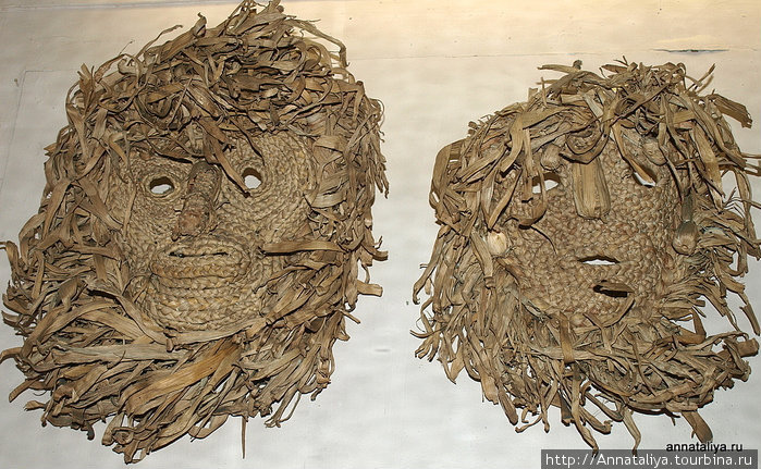 Обрядовые маски из кукурузной соломы. Санкт-Петербург, Россия