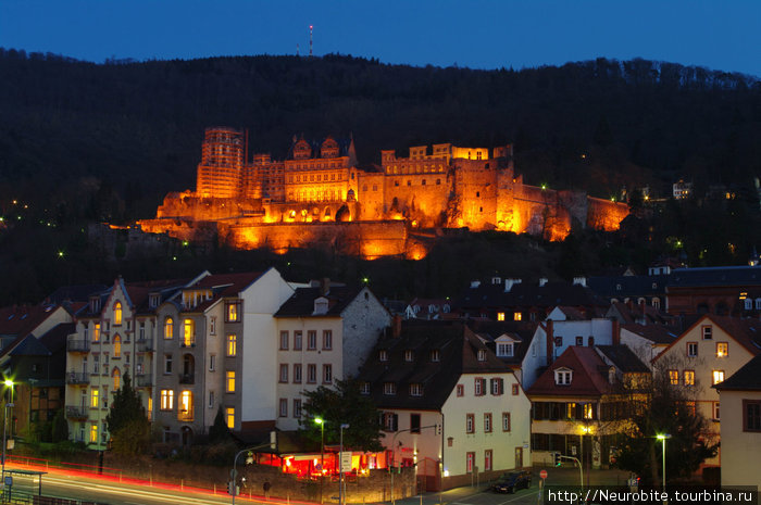 Хайдельберский замок при ночном освещении Гейдельберг, Германия