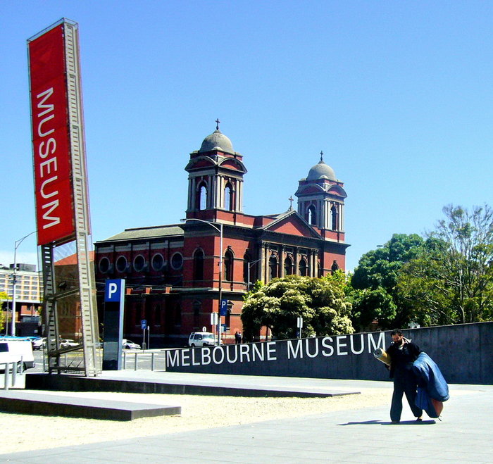 Мельбурнский музей — крупнейший музей в Южном полушарии. Экспозиции музея посвящены истории Австралии, штата Виктория и непосредственно города Мельбурн. Фото к сож нет. На след. только часть здания Мельбурн, Австралия