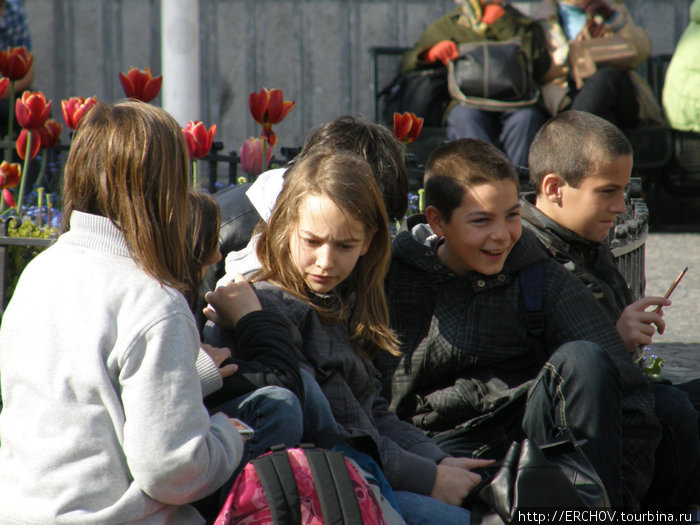 Люди в городе Брюгге Брюгге, Бельгия