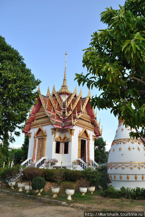 Храм в районе Карон Остров Пхукет, Таиланд