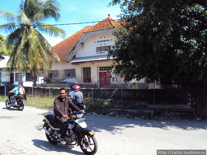 Главное средство передвижения — мотоцикл Купанг, Вест-Тимор, Индонезия