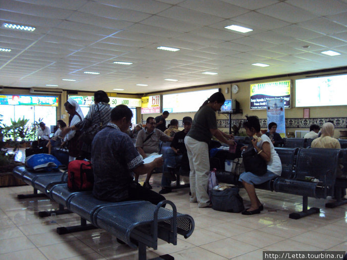 В аэропорту Купанг, Вест-Тимор, Индонезия