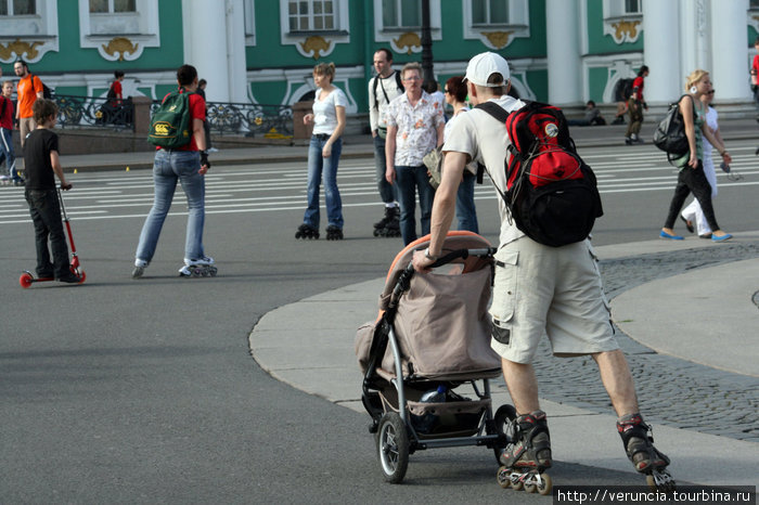 А за окошком месяц май Санкт-Петербург, Россия