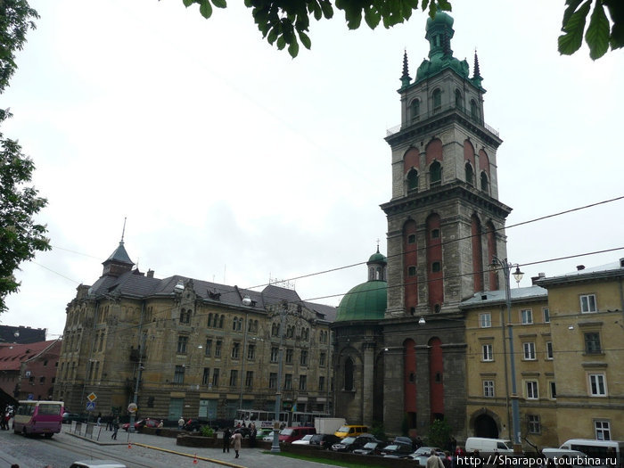Успенская церковь и колокольня Корнякта Львов, Украина