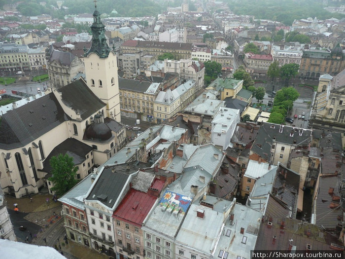 Вид на старый город с башни Ратуши Львов, Украина