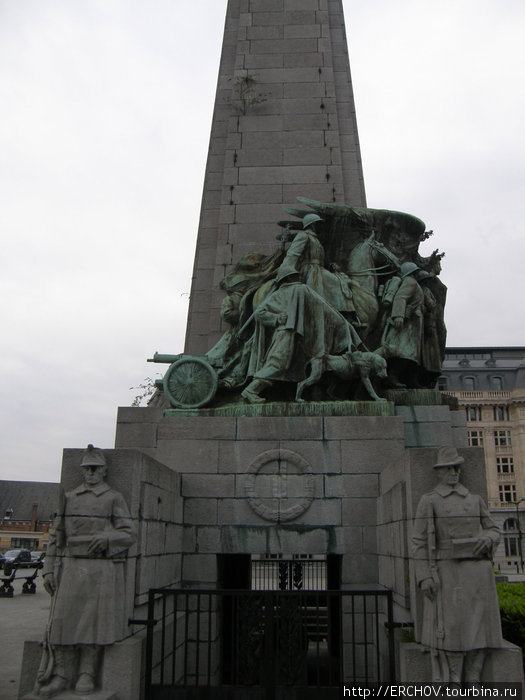 Памятник погибшим солдатам в 1ую и 2ую Мировые войны. Брюссель, Бельгия