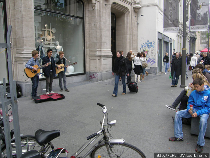 Люди на улицах Антверпена Антверпен, Бельгия