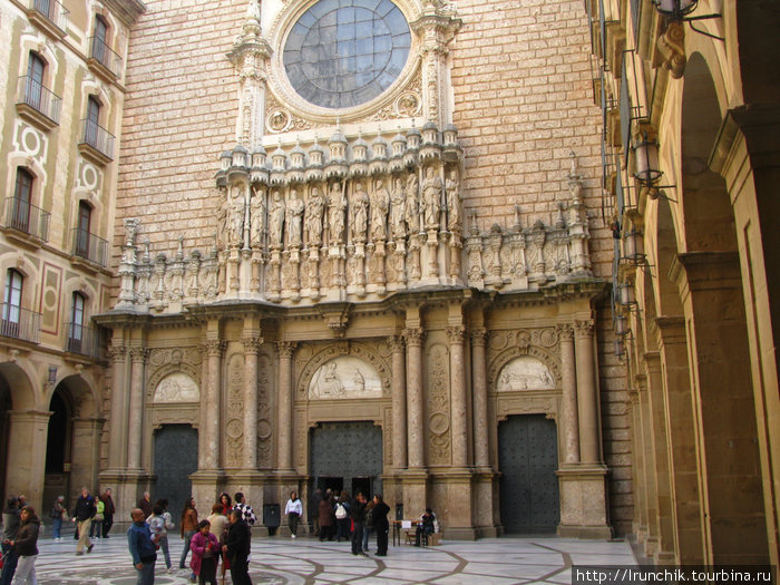 Вход в Центральный собор Барселона, Испания