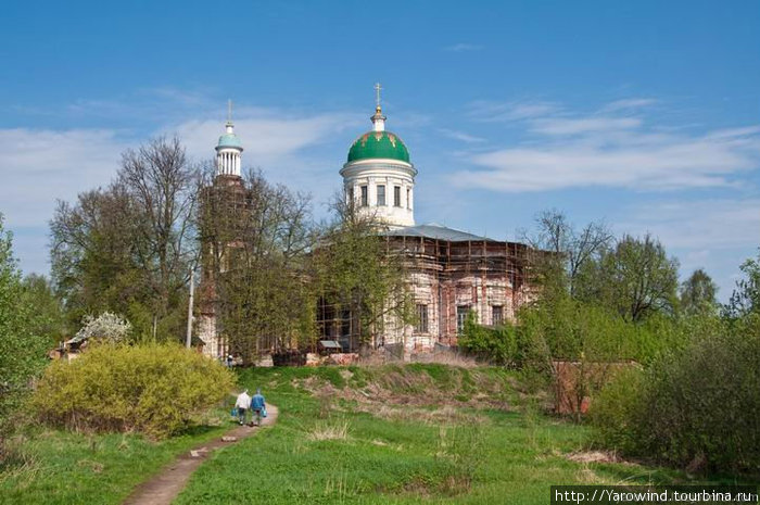 Церковь во имя Святой Живоначальной Троицы Яхрома, Россия