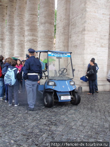 А вот патрули в Ватикане пользуются гораздо более скромной техникой Рим, Италия