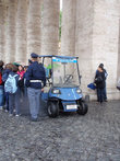 А вот патрули в Ватикане пользуются гораздо более скромной техникой