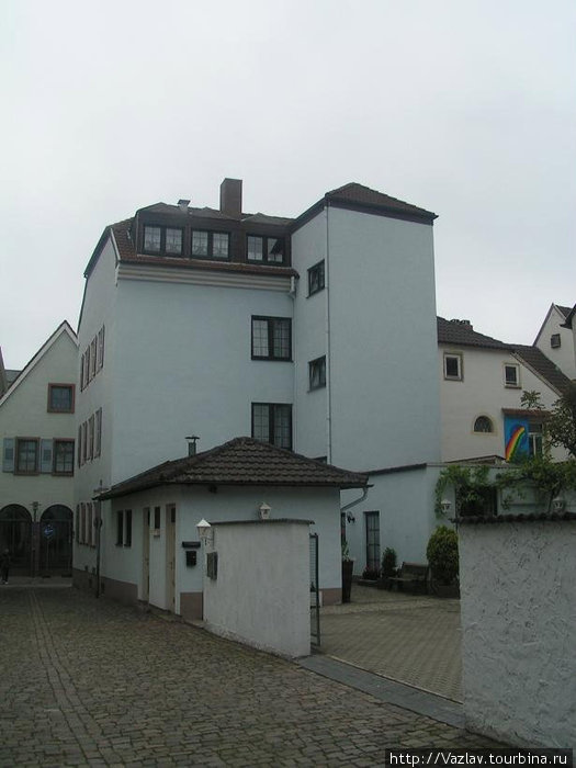 Двор и тылы гостиницы Шпайер, Германия
