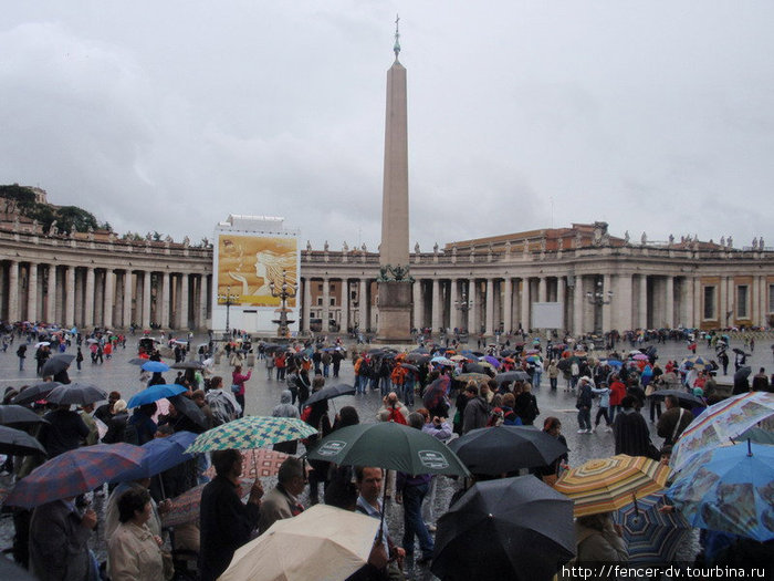 Даже в ливень на площади будет не протолкнуться Ватикан (столица), Ватикан