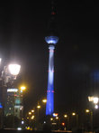 Знаменитая Берлинская телебашня с динамической подсветкой