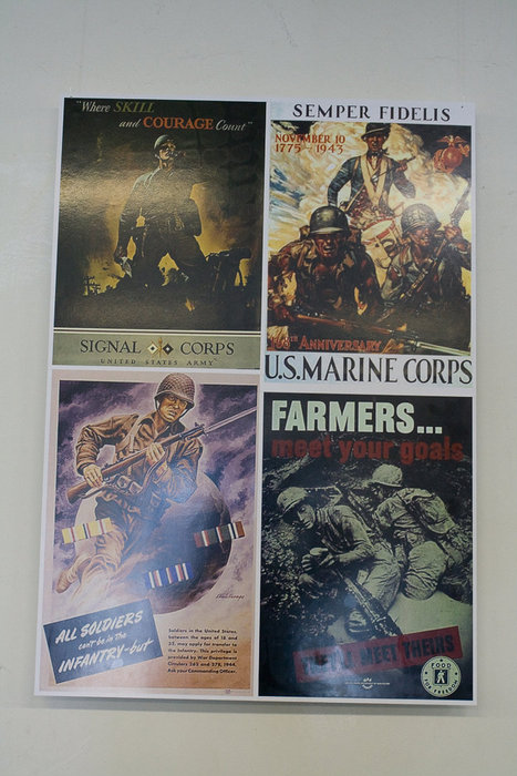 К выставке американское посольство предоставило несколько плакатов военного времени. Санкт-Петербург, Россия