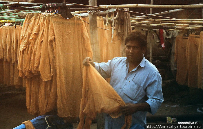 На частной текстильной фабрике Джайпур, Индия