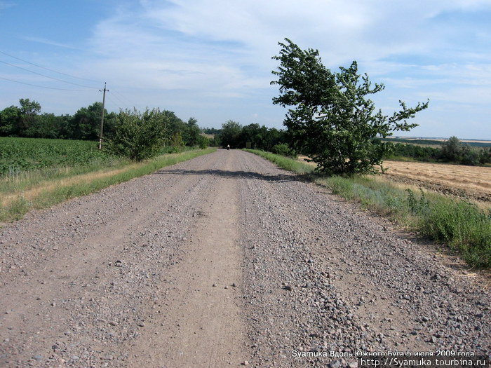 А потом была дорога длиною в 2 километра, посыпанная гравием. И выводила дорога на трассу... Первомайск, Украина
