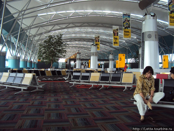 3 терминал. Аэропорт Soekarno-Hatta Джакарта, Индонезия